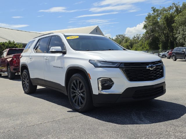 Used 2022 Chevrolet Traverse RS FWD image 2