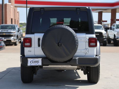 Used 2024 Jeep Wrangler Unlimited Sport AWD/4WD image 5