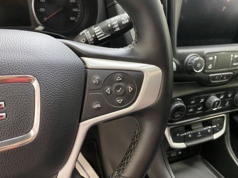Used 2024 GMC Terrain SLT image 31