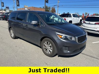 Used 2018 Kia Sedona LX w/ LX Essentials Premium Package