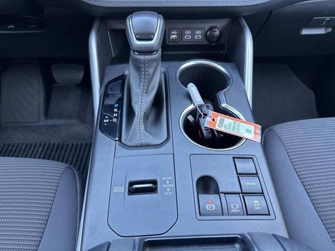 Certified 2023 Toyota Highlander LE image 28