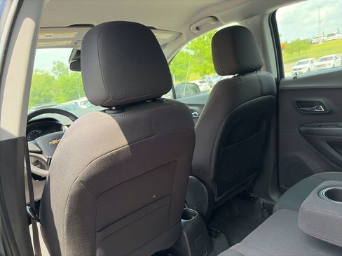 Used 2018 Chevrolet Trax LS w/ LPO, Cargo Package AWD/4WD image 29