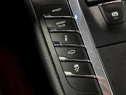 Used 2018 Porsche Macan Sport Edition AWD/4WD image 50