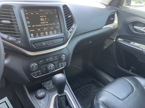 Used 2015 Jeep Cherokee Limited w/ Luxury Group AWD/4WD image 19
