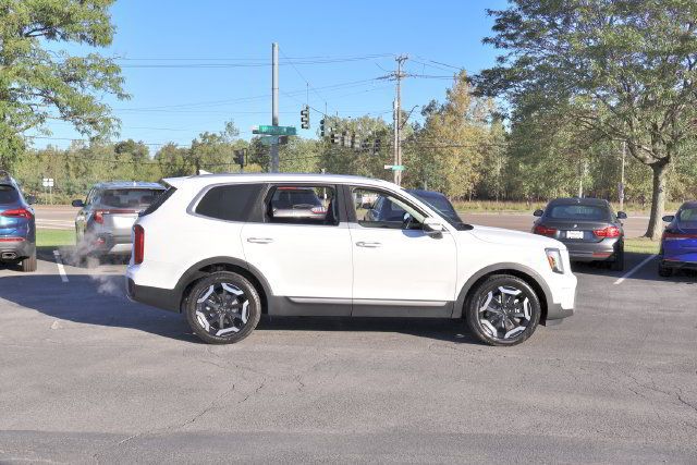 Used 2023 Kia Telluride S AWD/4WD image 7