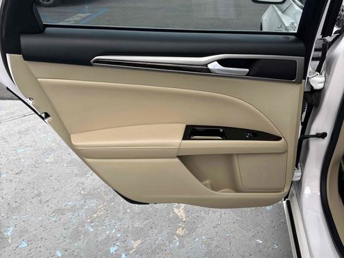 Used 2014 Ford Fusion SE w/ Equipment Group 202A image 19