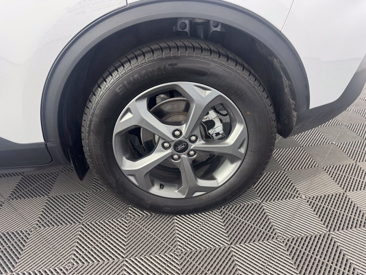 Used 2025 Ford Escape ST-Line FWD image 13