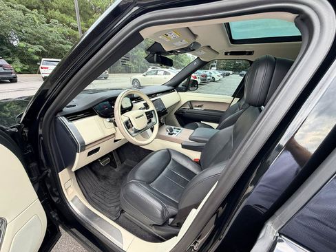 Used 2023 Land Rover Range Rover Long Wheelbase SE AWD/4WD image 8