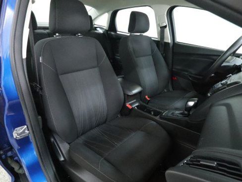 Used 2018 Ford Focus SE w/ SE Appearance Package FWD image 12