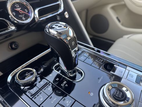 Used 2023 Bentley Flying Spur V8 image 18