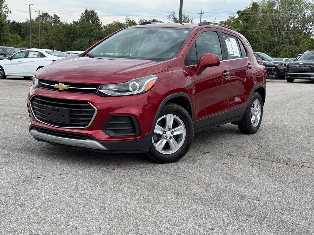 Used 2020 Chevrolet Trax LT w/ Driver Confidence Package FWD image 3