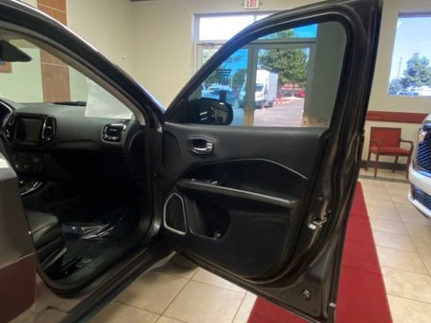 Used 2019 Jeep Compass Limited AWD/4WD image 9