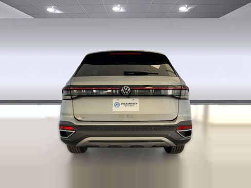 New 2026 Volkswagen Taos SE image 10