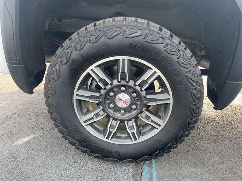 Used 2025 GMC Sierra 1500 AT4 image 11