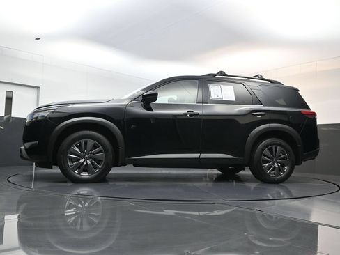 Used 2024 Nissan Pathfinder SV w/ Lighting Package (N92) FWD image 26