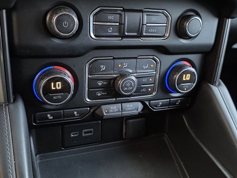 Used 2021 Chevrolet Tahoe Z71 image 18