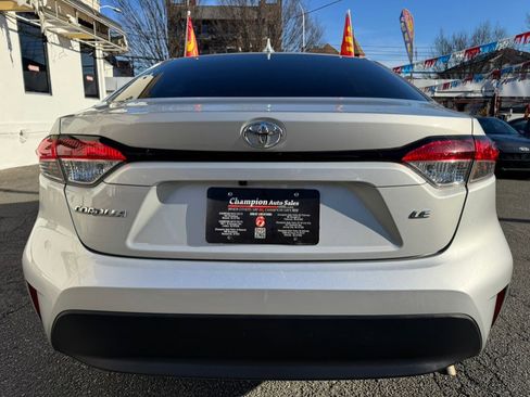 Used 2024 Toyota Corolla LE image 6
