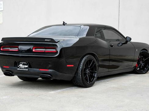 Used 2016 Dodge Challenger SRT Hellcat RWD image 6