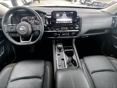 Certified 2025 Nissan Pathfinder SL image 15