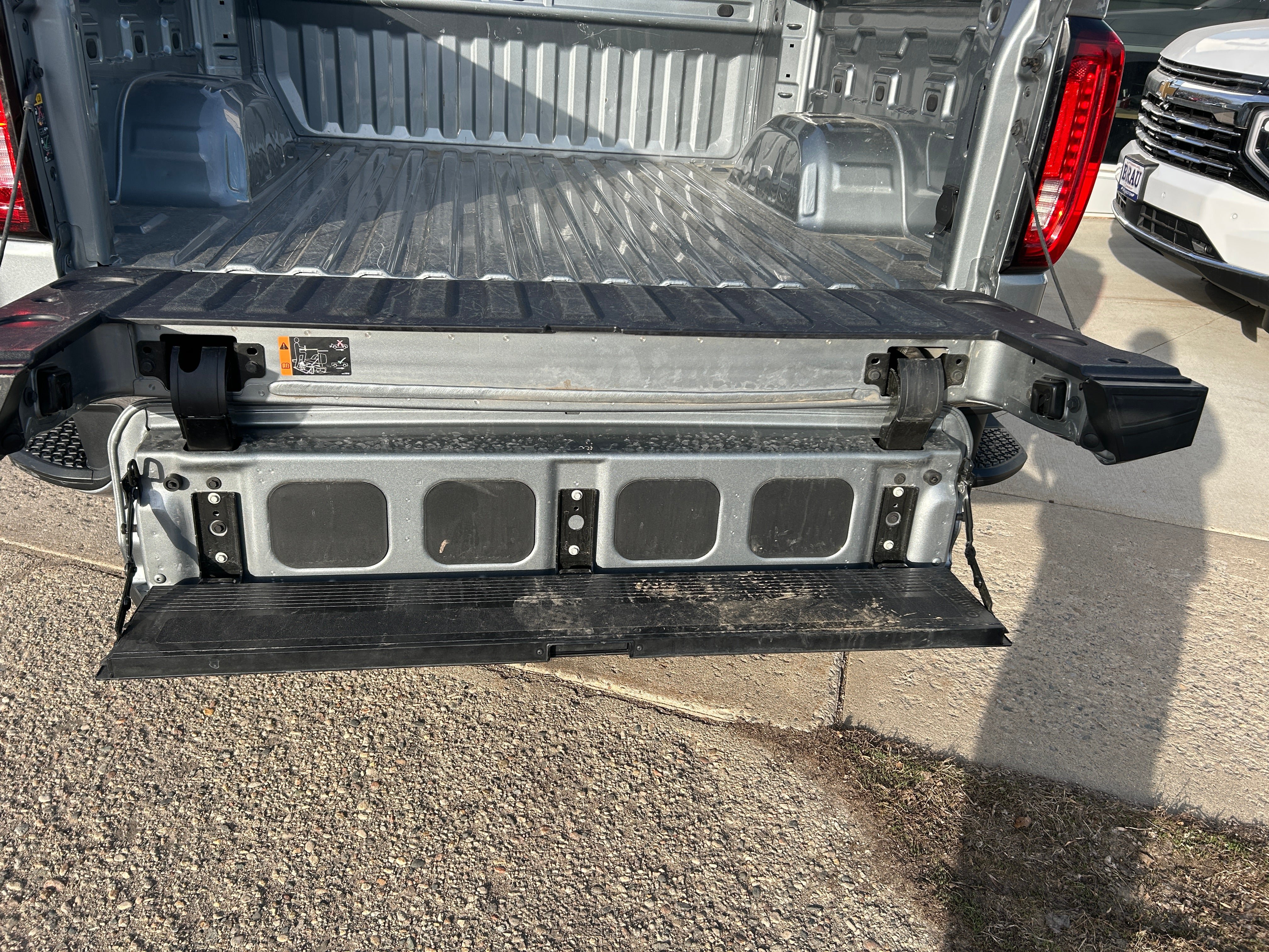 Used 2026 GMC Sierra 1500 SLT AWD/4WD image 12