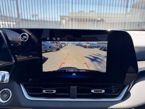 Used 2025 Chevrolet Equinox LT FWD image 24