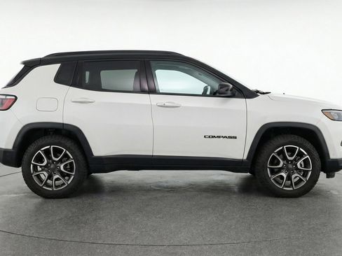 Used 2025 Jeep Compass Trailhawk image 11