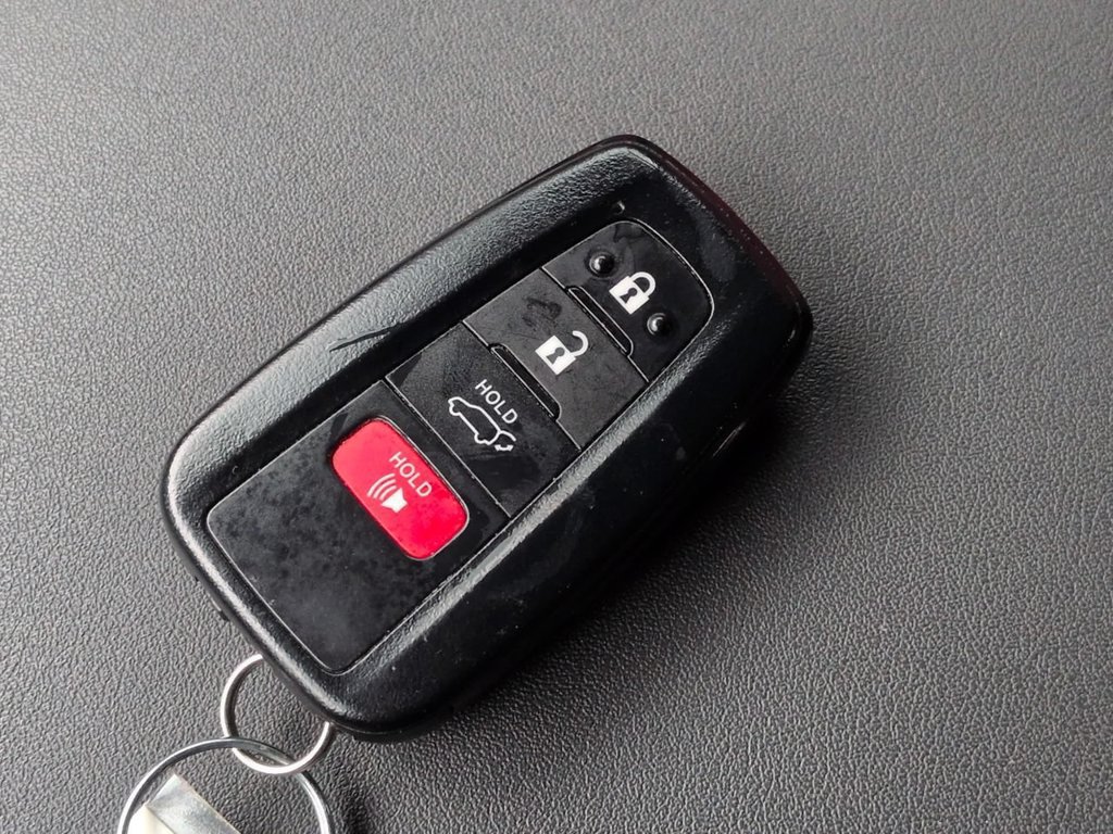 Used 2021 Toyota Highlander XSE FWD image 30