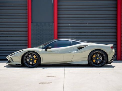 Used 2020 Ferrari F8 Tributo RWD image 13