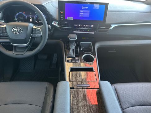 New 2026 Toyota Sienna Platinum AWD/4WD image 16