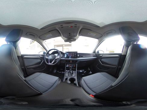 Used 2025 Volkswagen Jetta SE image 39