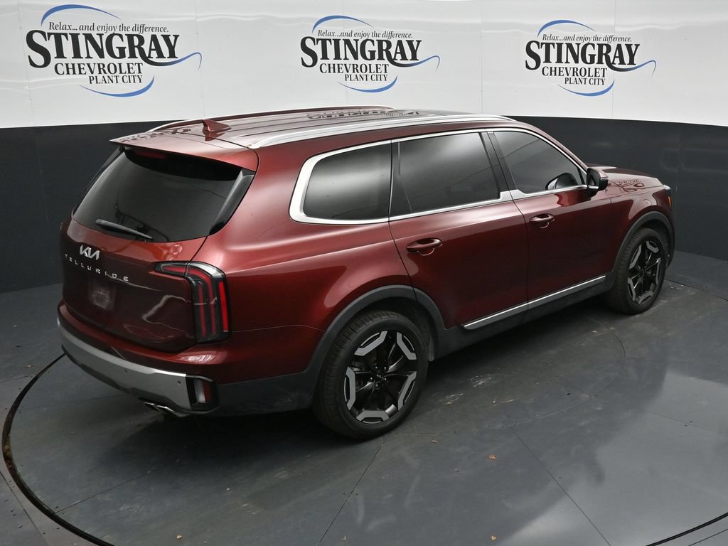Used 2023 Kia Telluride EX w/ EX Captain's Chair Package FWD image 24