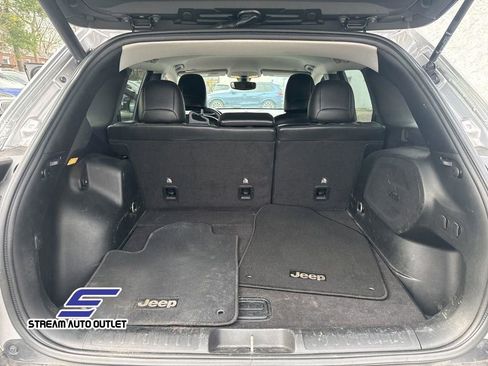 Used 2019 Jeep Cherokee Limited image 22