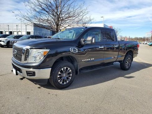 Used 2017 Nissan Titan SV image 7
