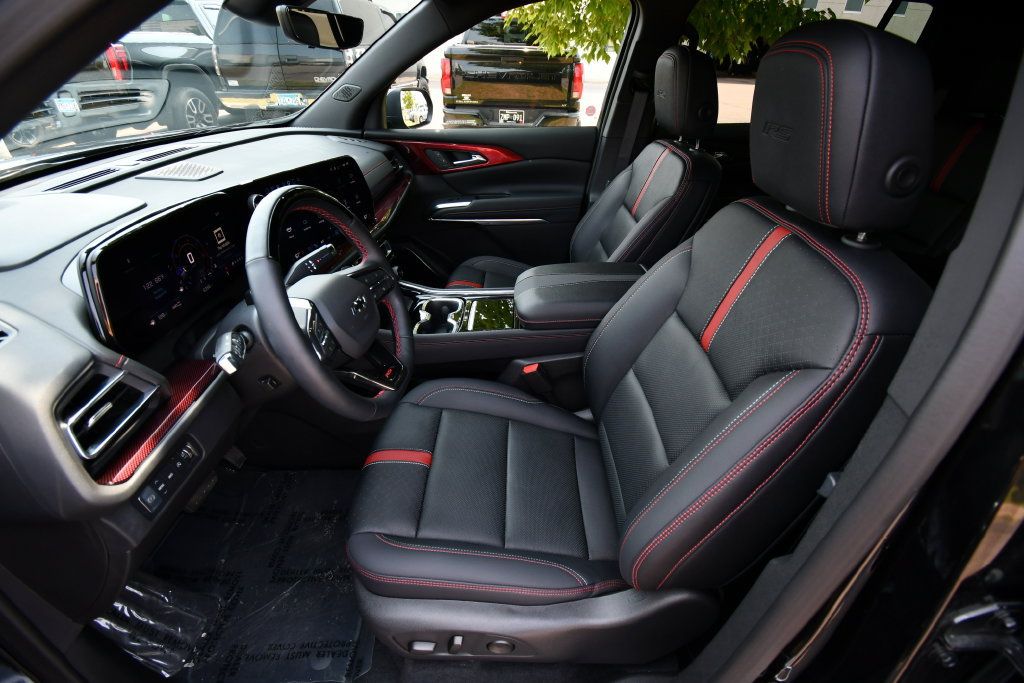 Used 2025 Chevrolet Traverse RS w/ LPO, Floor Liner Package AWD/4WD image 15