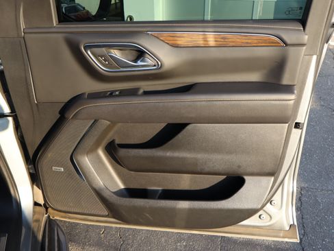 Used 2023 Chevrolet Suburban Premier RWD image 37