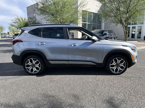 Used 2022 Kia Seltos SX w/ Sunroof Package AWD/4WD image 5