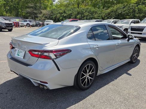 Used 2022 Toyota Camry SE w/ Cold Weather Package image 10