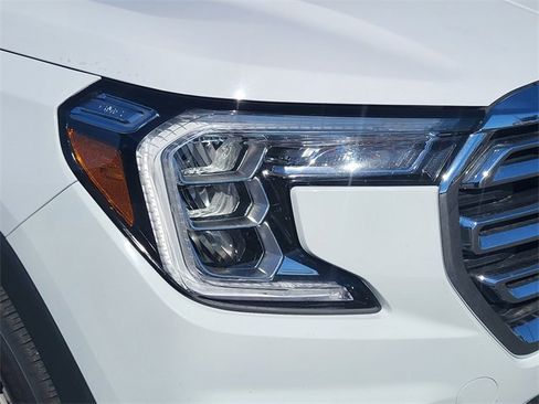 Used 2024 GMC Terrain SLT image 5