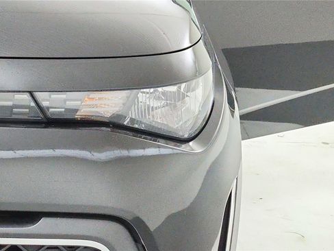 Used 2023 Kia Soul LX image 15