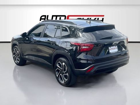 Used 2025 Chevrolet Trax RS w/ Driver Confidence Package FWD image 4