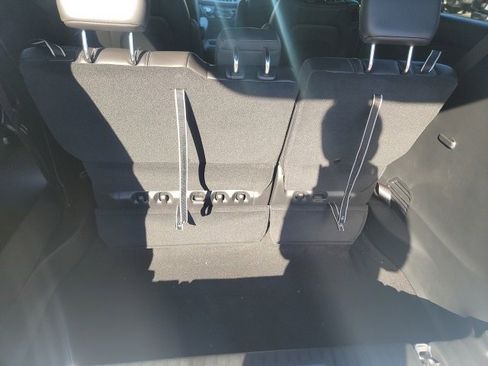 New 2025 Chrysler Pacifica Select image 10