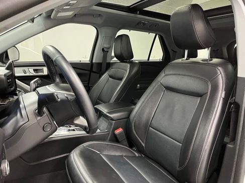 Used 2023 Ford Explorer Limited w/ Equipment Group 301A AWD/4WD image 22