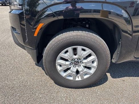 Used 2023 Nissan Frontier SV image 10