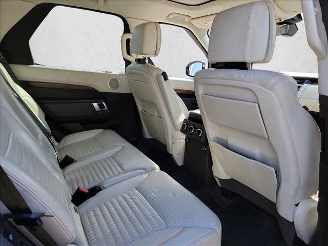 Used 2018 Land Rover Discovery HSE Luxury AWD/4WD image 16