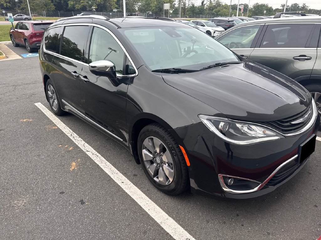 Used 2019 Chrysler Pacifica Limited w/ Advanced Safetytec Group FWD image 1