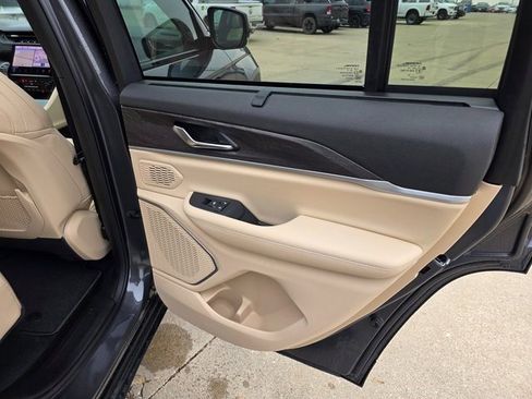 New 2025 Jeep Grand Cherokee Limited w/ Luxury Tech Group II image 14