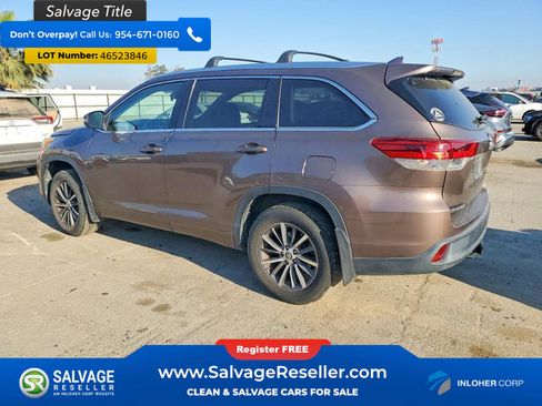Used 2017 Toyota Highlander XLE w/ Carpet Mat Package AWD/4WD image 3