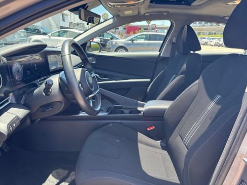 Used 2025 Hyundai Elantra SEL FWD image 27