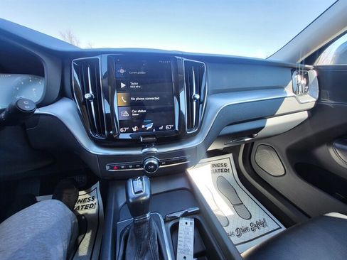 Used 2018 Volvo XC60 T6 Momentum w/ Advanced Package image 19