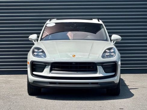 Certified 2022 Porsche Macan AWD/4WD image 10